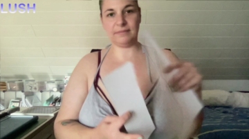 HornyMilfLeah  10-09-2021